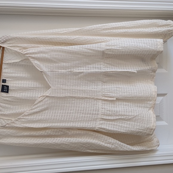 Off white, flowy Gap Blouse- Tall Large - Picture 4 of 4